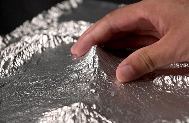 さわれる芸術作品を集めた民博の特別展「ユニバーサル・ミュージアム」=2021年11月30日まで開催予定。