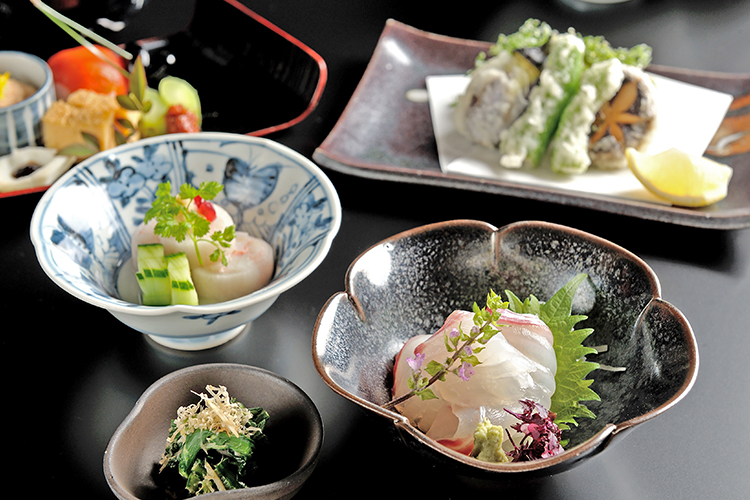 日本料理は、この国の長い歴史や文化を踏まえている（提供・山ばな平八茶屋）